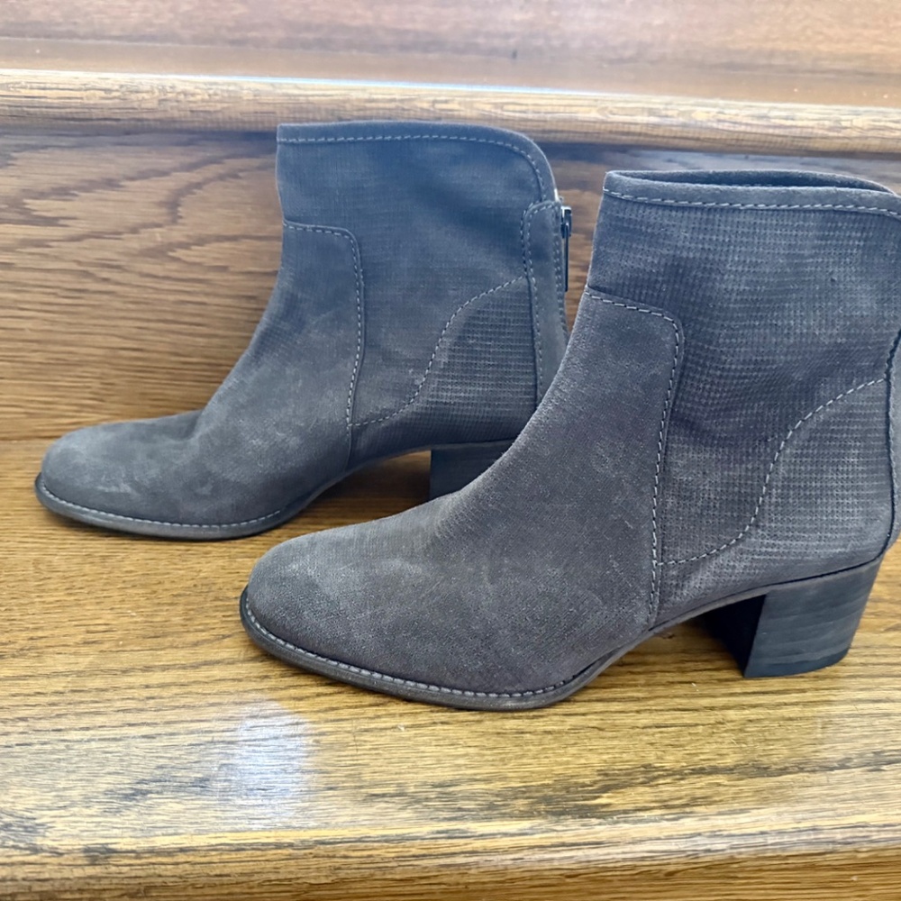 Aquatalia Taylor Gray Suede Ankle Bootie 8.5 NWT - Picture 7 of 10